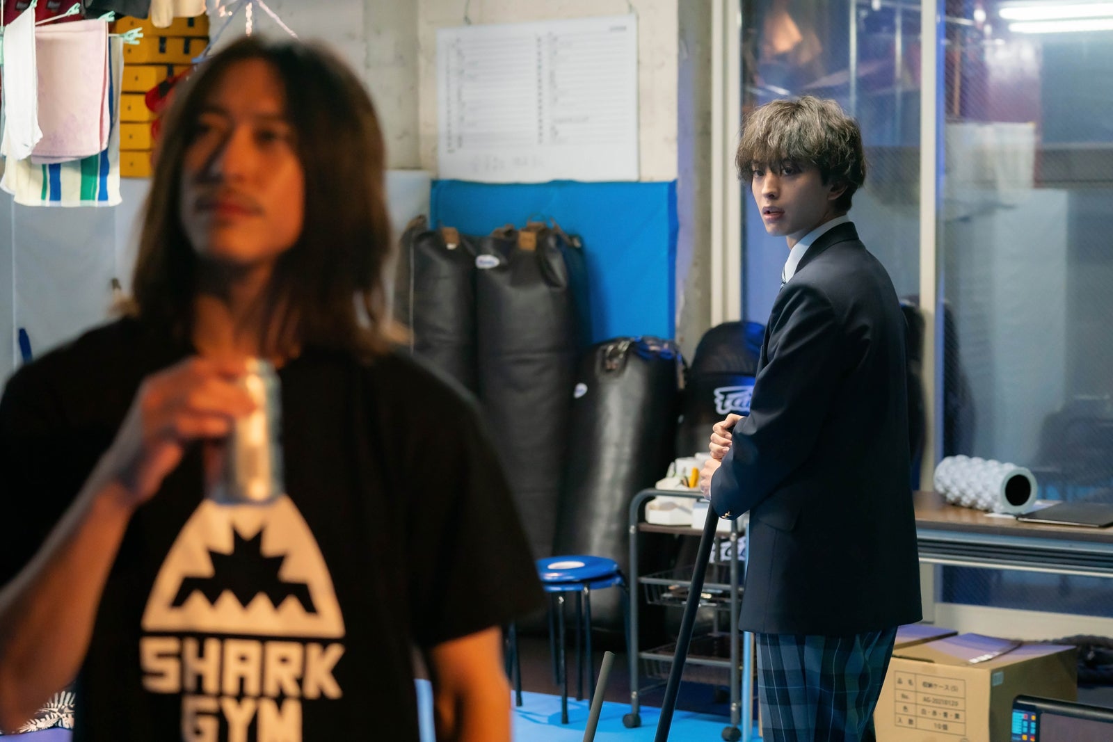 佐野岳、木村慧人「レッドブルー」第2話（C）「レッドブルー」製作委員会・MBS（C）波切敦／小学館