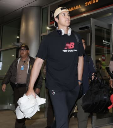 侍ジャパン JALチャーター機移動の様子を公開 大谷翔平＆菊池雄星の2ショ 侍仕様の機内＆上級シートが快適そう 地上スタッフの仕事ぶりも伝える