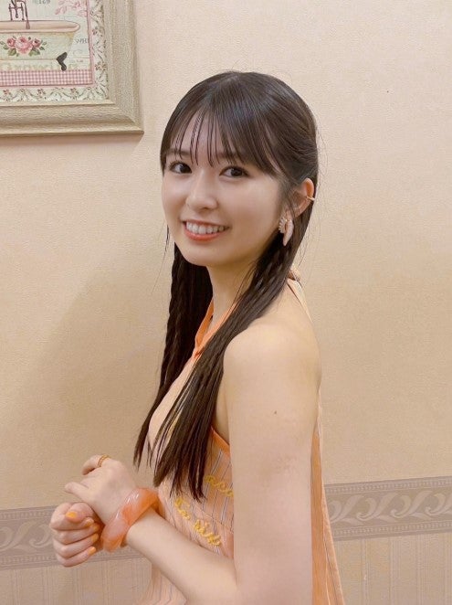 乃木坂46小川彩、ノースリーブで素肌際立つ「二度見した」「美人すぎる