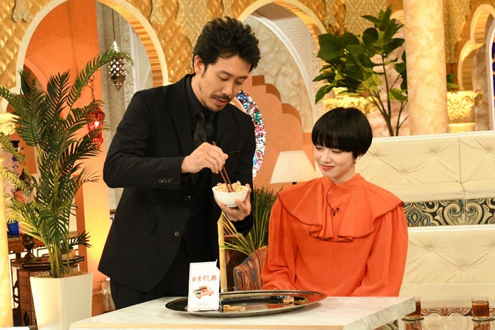 (左から)大泉洋、小松菜奈(C)TBS