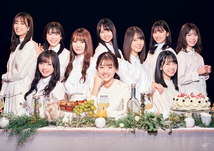 日向坂46(後列左から)佐々木久美、丹生明里、加藤史帆、上村ひなの、小坂菜緒、渡邉美穂、東村芽依(前列左から)齊藤京子、佐々木美玲、金村美玖(画像提供:東京ニュース通信社)