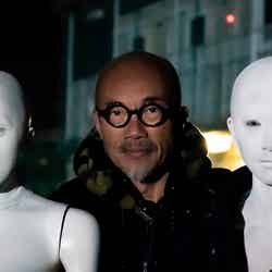 （左から）松井玲奈を型取りした人形、竹中直人、松井玲奈（C）2020「ゾッキ」製作委員会