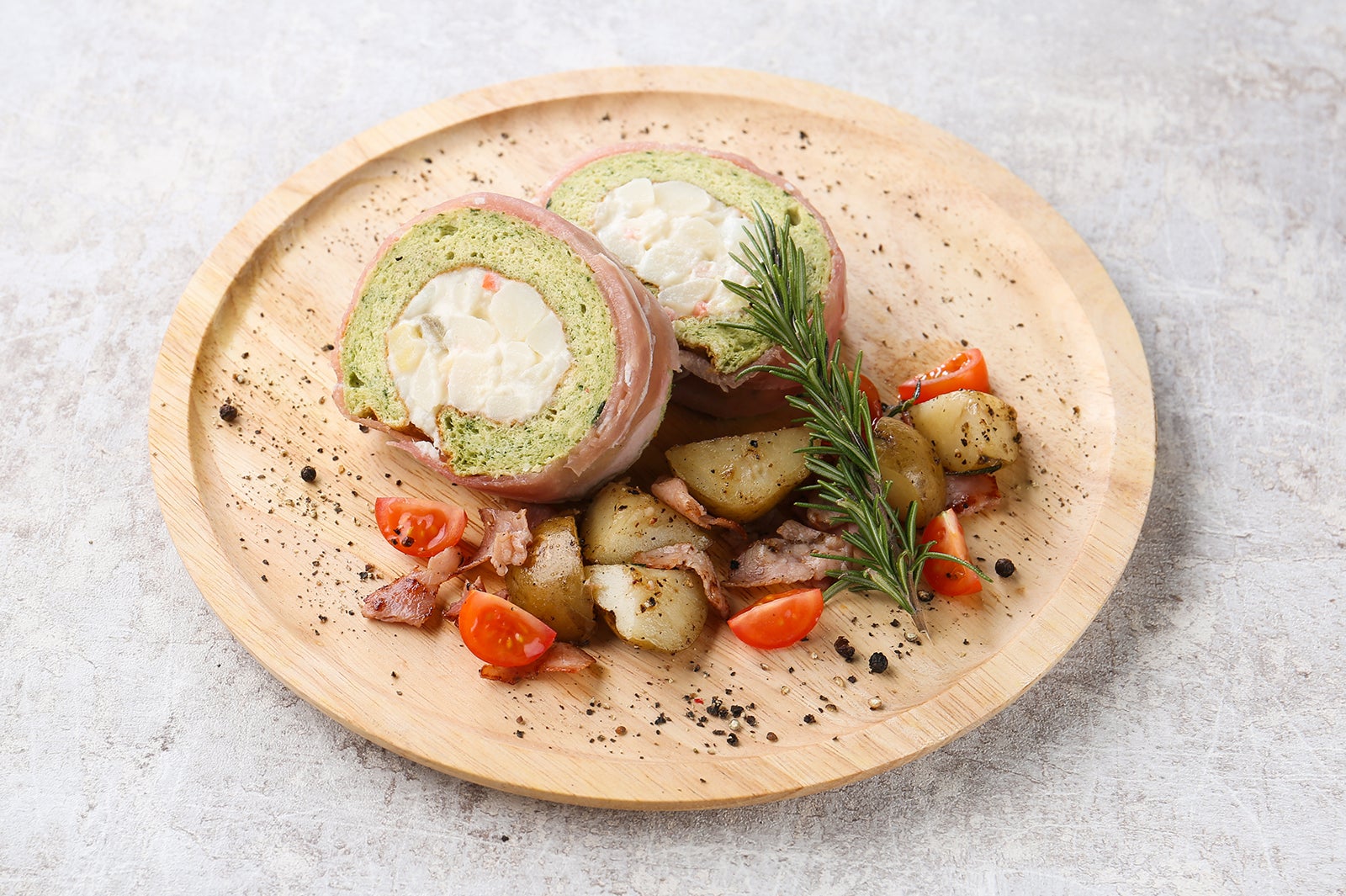 生ハムほうれん草ロール／画像提供：コズミックダイナー