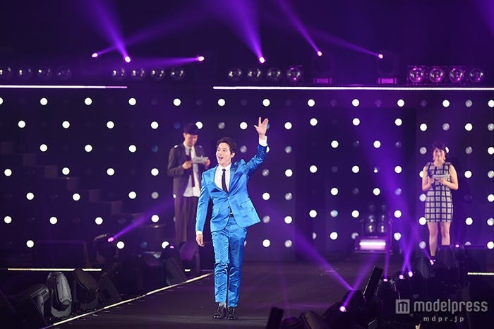 「第21回 東京ガールズコレクション2015 AUTUMN/WINTER」ランウェイで3万人に挨拶