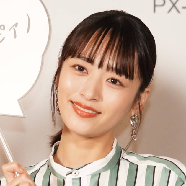 近藤千尋 お茶目ポーズのラフコーデに反響 脚なっっっがい おしゃれママ モデルプレス