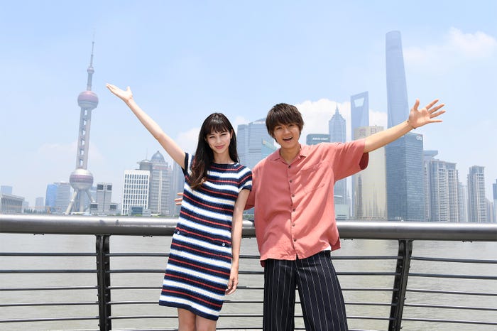 「第21回上海国際映画祭」参加のために上海に渡った(左から)中条あやみ、佐野勇斗 (C)2018 映画「3D彼女リアルガール」製作委員会(C)那波マオ/講談社