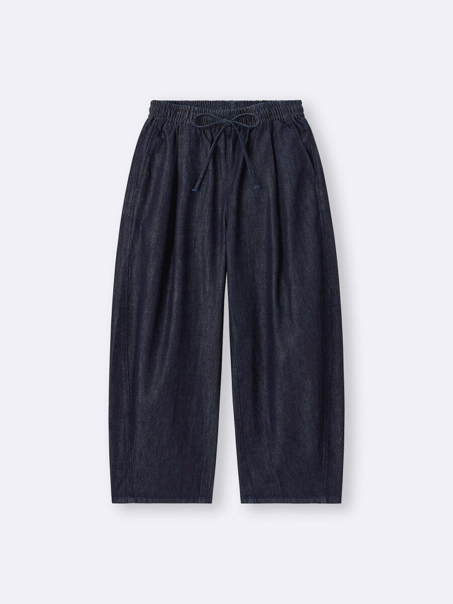 GUのライトデニムバレルアンクルパンツ