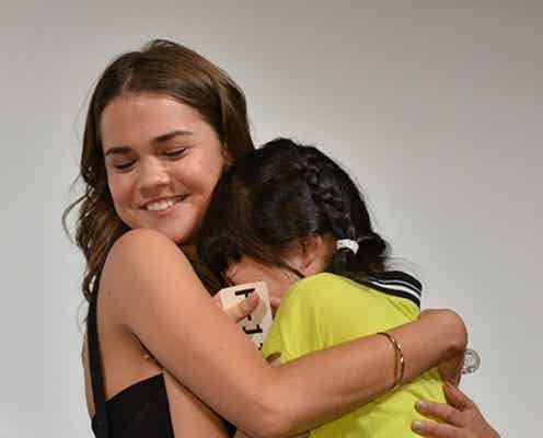 ディズニーチャンネルで人気上昇中、女優マイア・ ミッチェル初来日 サプライズにファン号泣