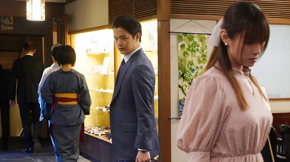 瀬戸康史、深田恭子（C）フジテレビ