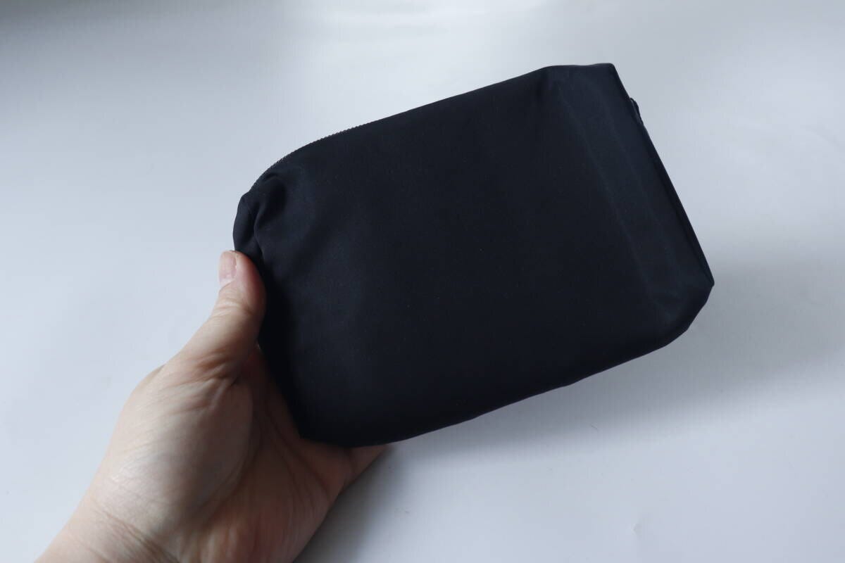 ダイソーの化粧ポーチ（ソフトクッション材使用）のビジュアル