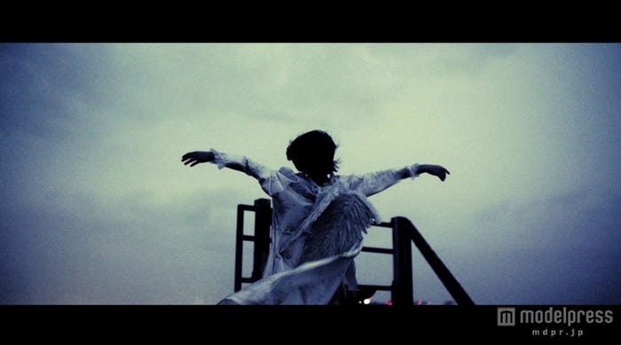 加藤ミリヤ「神様」ミュージックビデオより