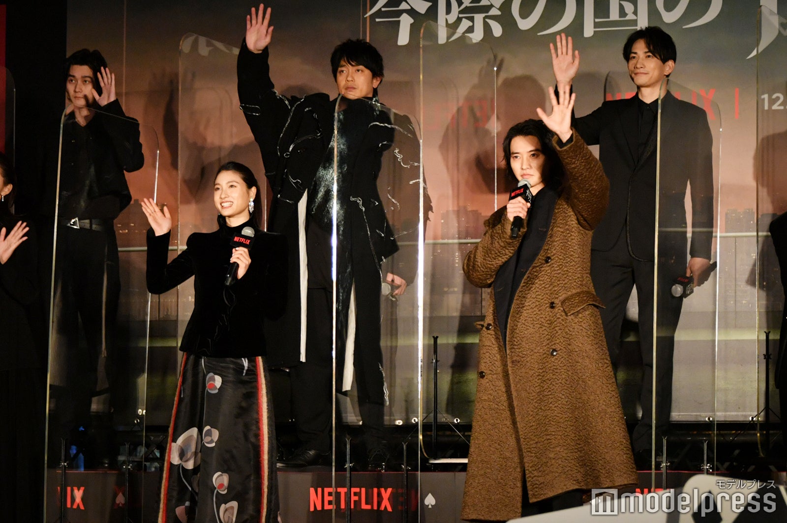 （前列左から）土屋太鳳、山崎賢人（後列左から）柳俊太郎、青柳翔、町田啓太（C）モデルプレス