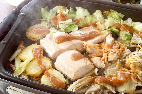 ホットプレートで！たっぷり野菜と鮭のチャンチャン焼き