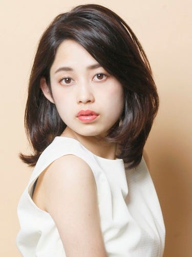 女性らしい黒髪ミディアムパーマ15選 40代の大人だから似合うおすすめ好印象ヘア モデルプレス
