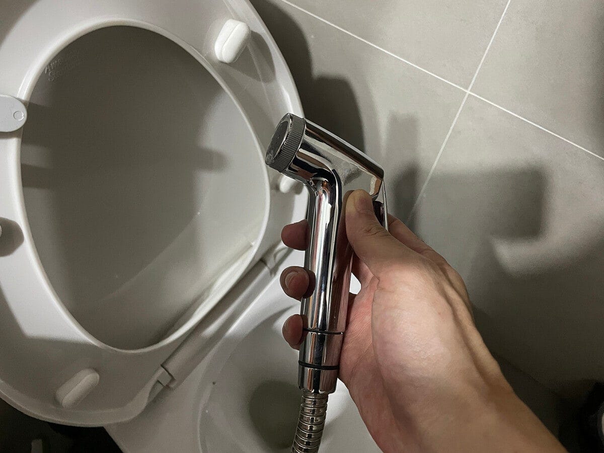 ジャカルタのトイレに“ほぼ確実”についているホース型のシャワー