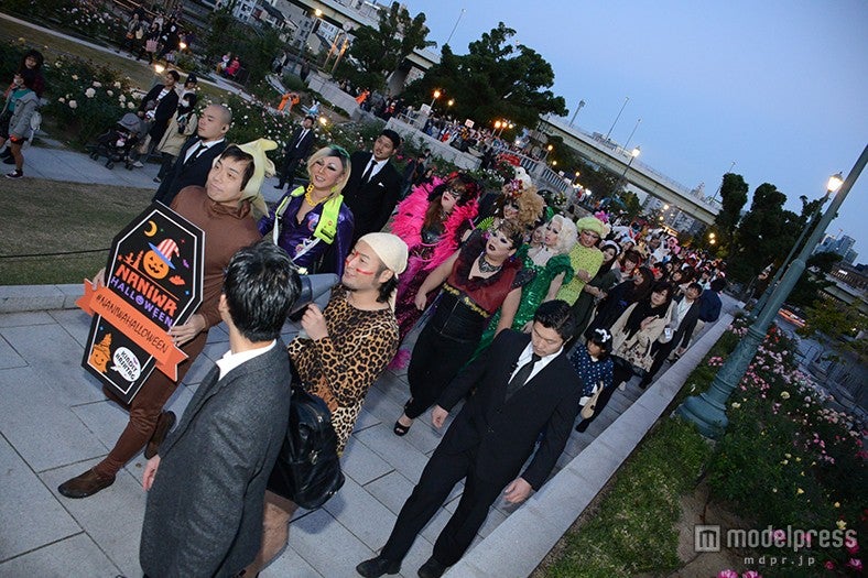 バンビーノ率いる仮装集団