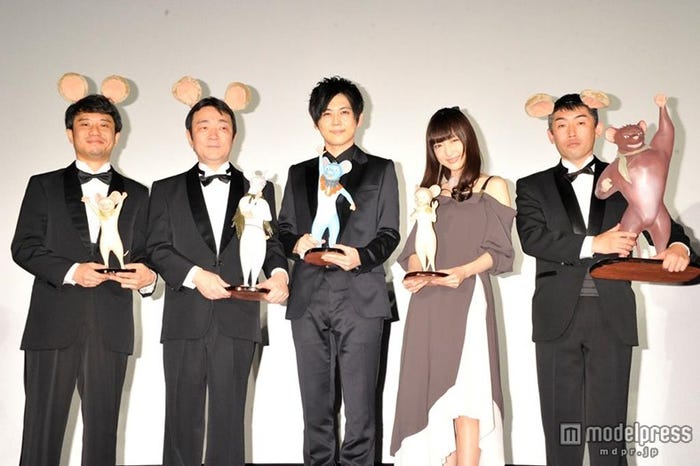左から:小森啓裕監督、小川洋一総監督、梶裕貴、神田沙也加、河村友宏監督