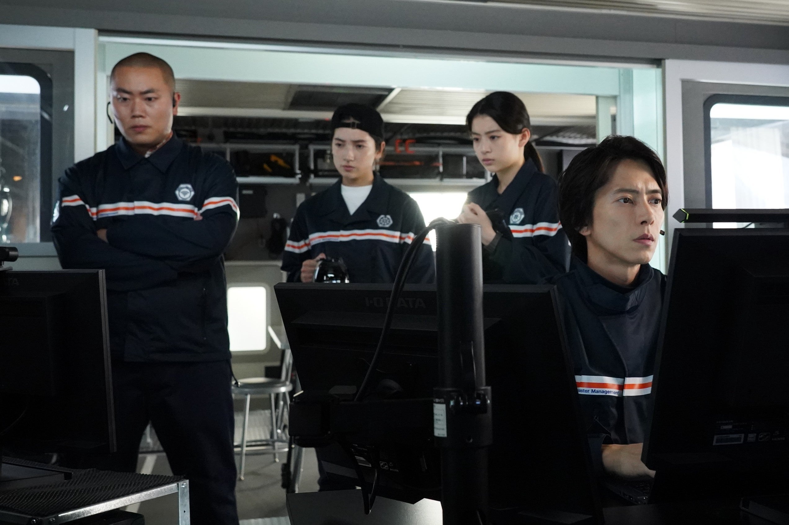 岡部大、仁村紗和、出口夏希、山下智久「ブルーモーメント」第9話より（C）フジテレビ