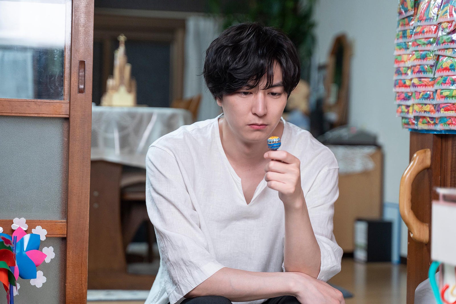 稲葉友「みなと商事コインランドリー2」第6話より（C）缶爪さわ・椿ゆず／KADOKAWA／「みなと商事コインランドリー2」製作委員会