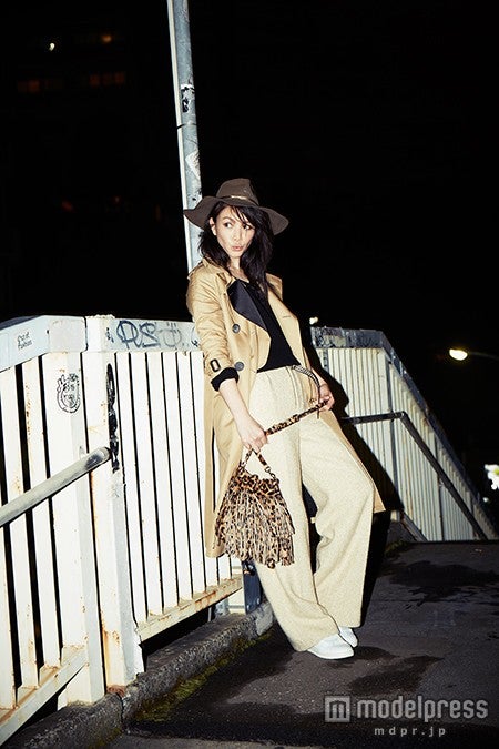 「知花くらら×ニット着回し100」より（画像提供：小学館） 