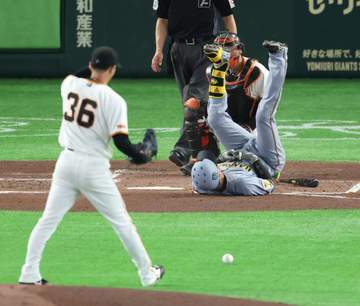 阪神 藤川監督が1イニング2死球にベンチを出る 大山が伏見が 東京ドームが騒然 伊藤将の2点二塁打で逆転に成功！