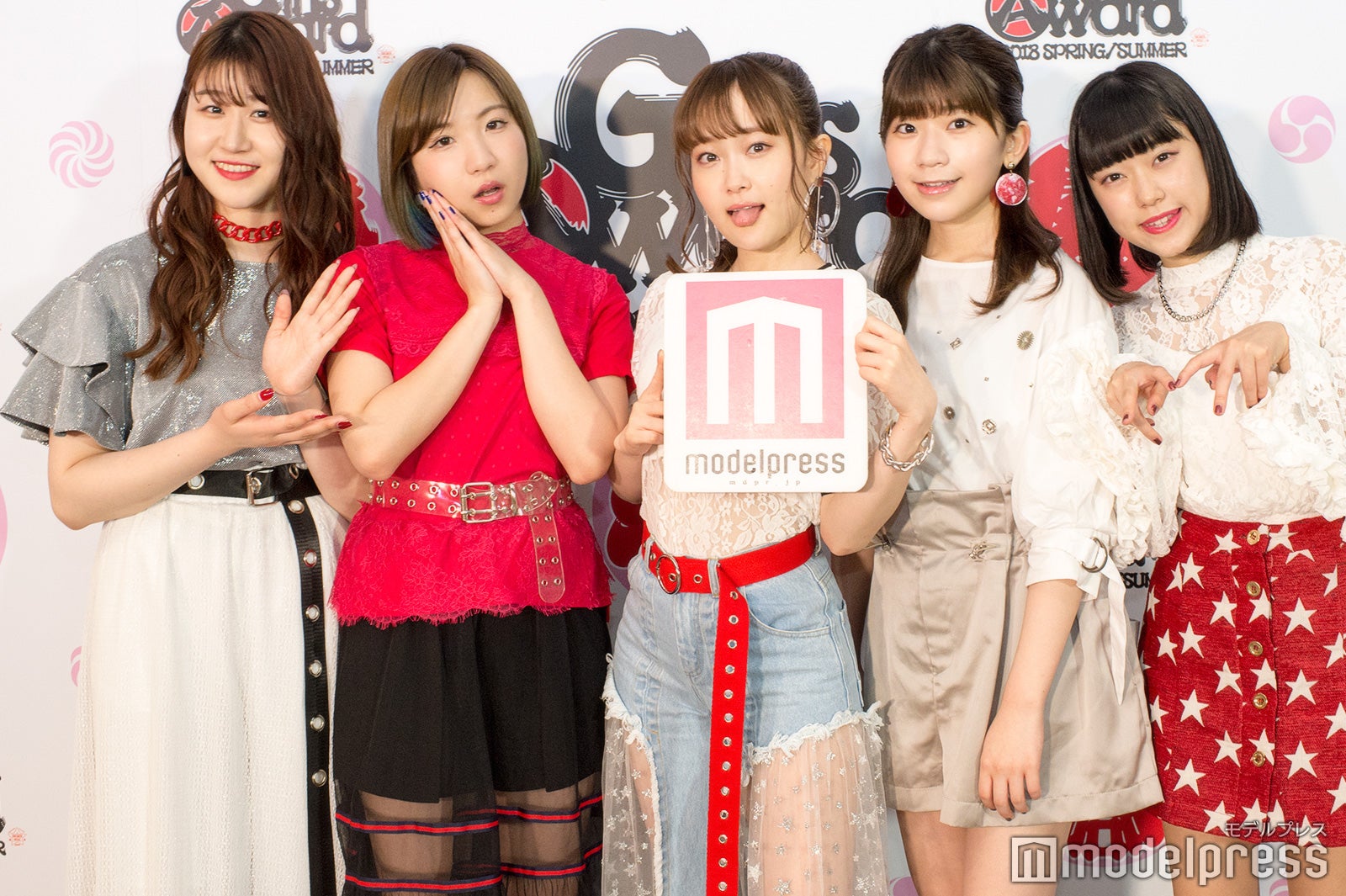 （左から）かれん、MAYU、芹奈、manaka、アサヒ（C）モデルプレス