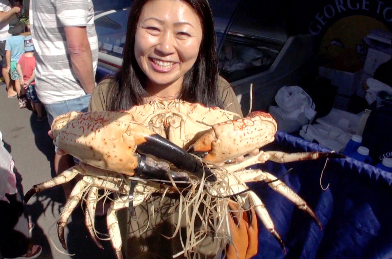 “60センチ超え”幻の巨大カニのお味は？人気のタスマニアの生活に迫る