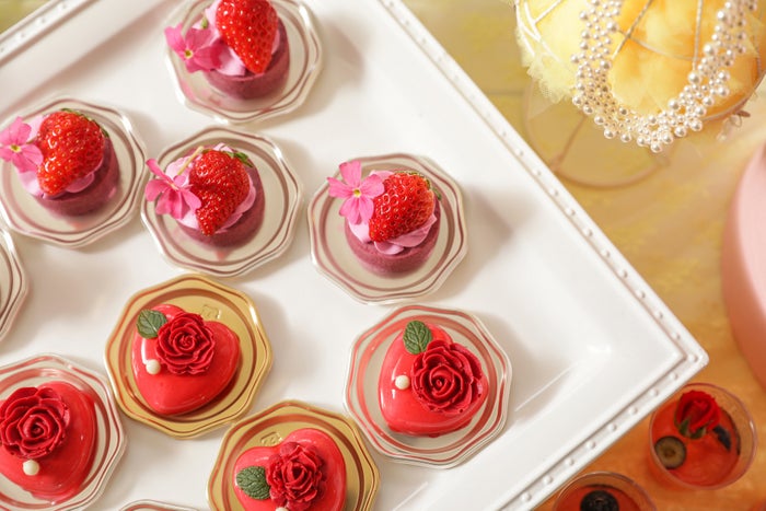 マリーアントワネットのフラワーハニーハント デザートブッフェ／画像提供：ベストブライダル