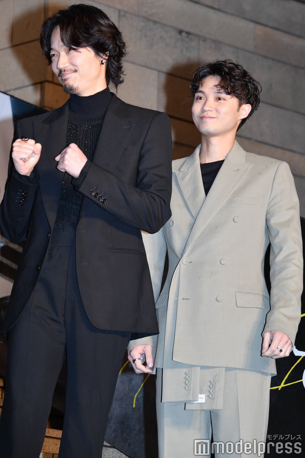 綾野剛、磯村勇斗（C）モデルプレス