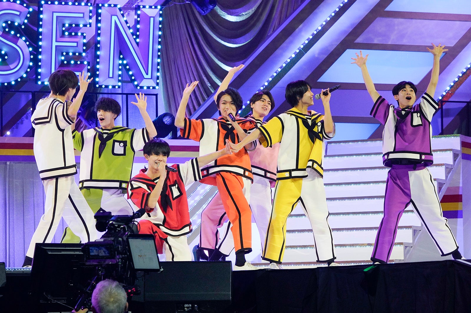 THE SUPER FRUIT「第6回 ももいろ歌合戦」より（提供写真）