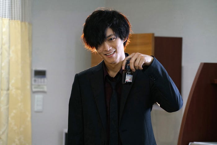 松坂桃李(C)宮月新・神崎裕也/集英社(C)2018「不能犯」製作委員会