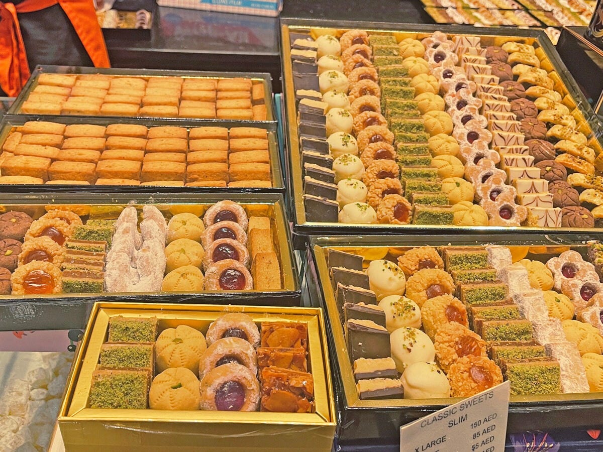 「VIVEL（ヴィヴェル）」の店頭には見た目もかわいい焼き菓子が並ぶ