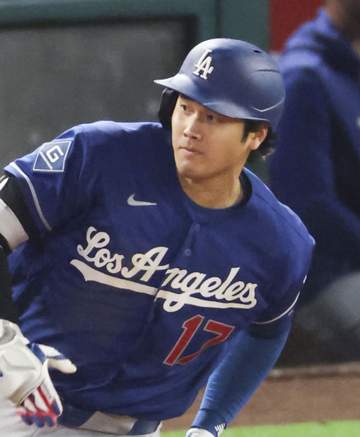 大谷翔平が冷静に四球選んで出塁も今季初の二盗失敗 捕手のそれた送球とスライディングが重なる不運 ドジャース打線は四回まで打者12人で抑え込まれる