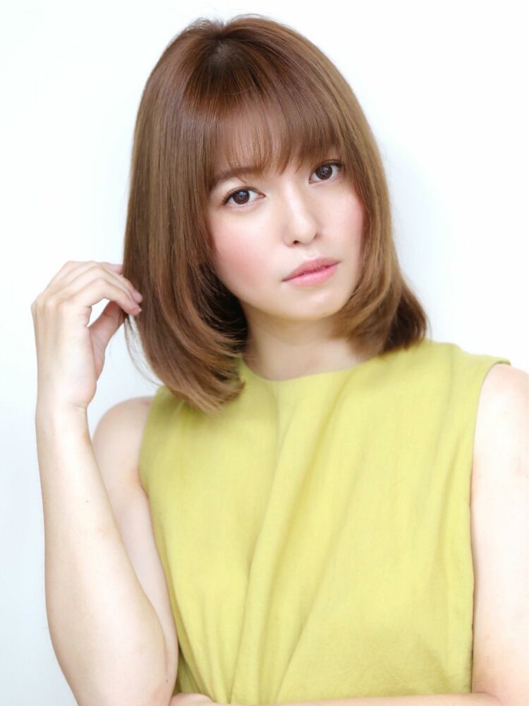 毛量が多い女性におすすめなのはセミロング ボリュームを抑えたバランス良い仕上がり モデルプレス