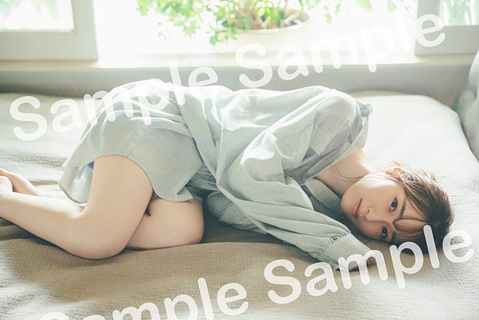 守屋麗奈/紀伊國屋書店ポストカード特典(撮影/東 京祐)