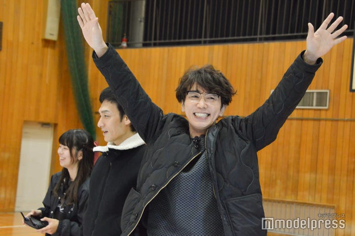 お色気企画に大喜びのユースケ (C)モデルプレス