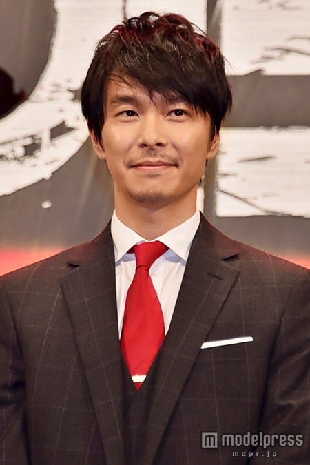 “人類最強の男”長谷川博己「死にそうになった」経験を振り返る【モデルプレス】