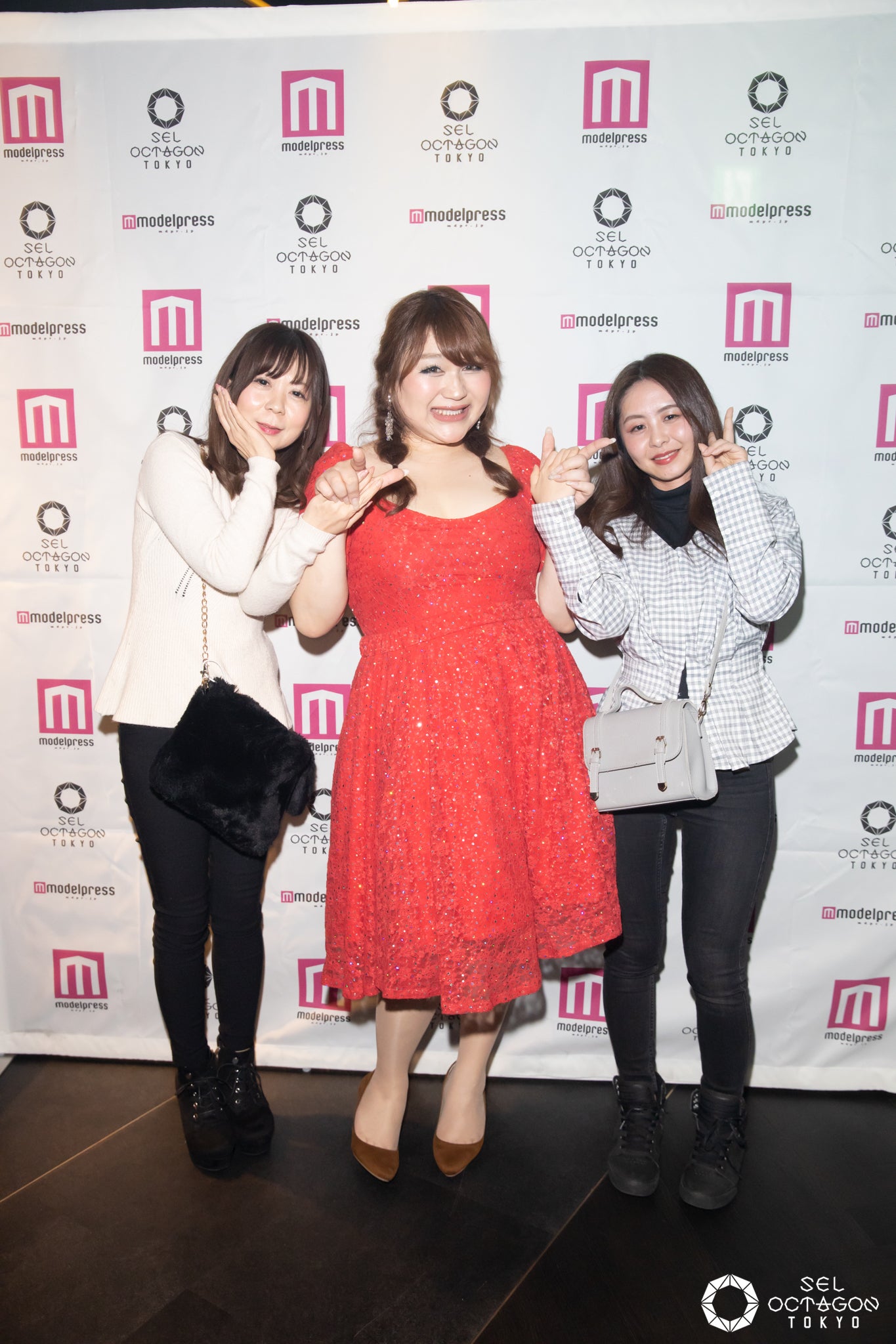 記念撮影を楽しむりんごちゃん（提供写真）