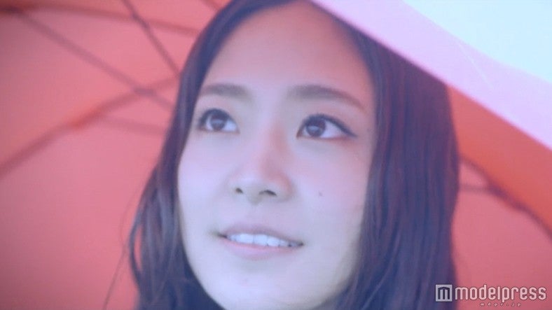 宮脇詩音／新曲「泣き止んだ空」ミュージックビデオより