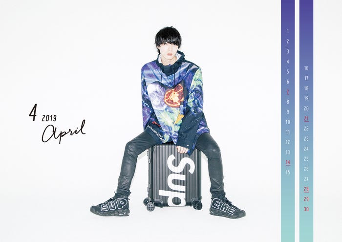 カレンダー『桜田通 My Real Style CALENDAR 2019.4-2020.3』(撮影:京介 ワニブックス刊)