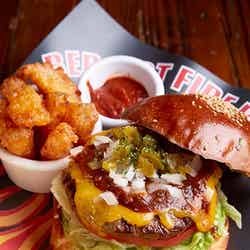 「エーエス クラシックス ダイナー」の「RED HOT FIRE BURGER PLATE」¥1,728