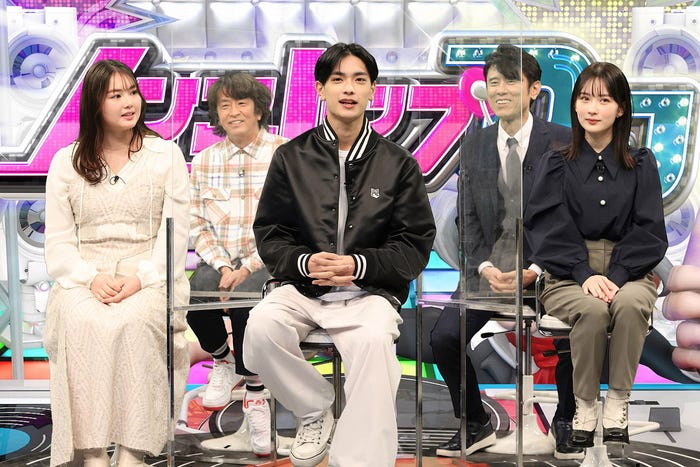 (左から)箭内夢菜、堀内健、高橋恭平、原田泰造、畑芽育(C)フジテレビ