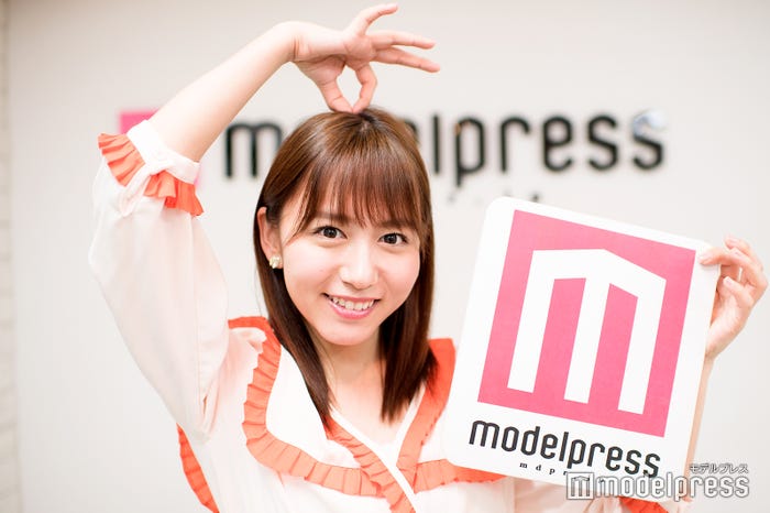 8位のポーズをお願いするとチーム8のポーズをやってくれました! (C)モデルプレス