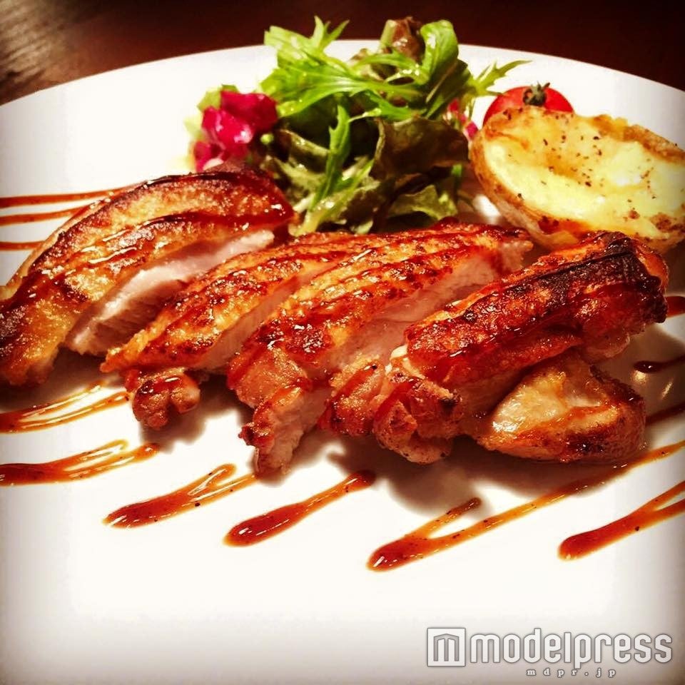 やんばる鶏のロースト（スモークソース）／画像提供：EL FARO