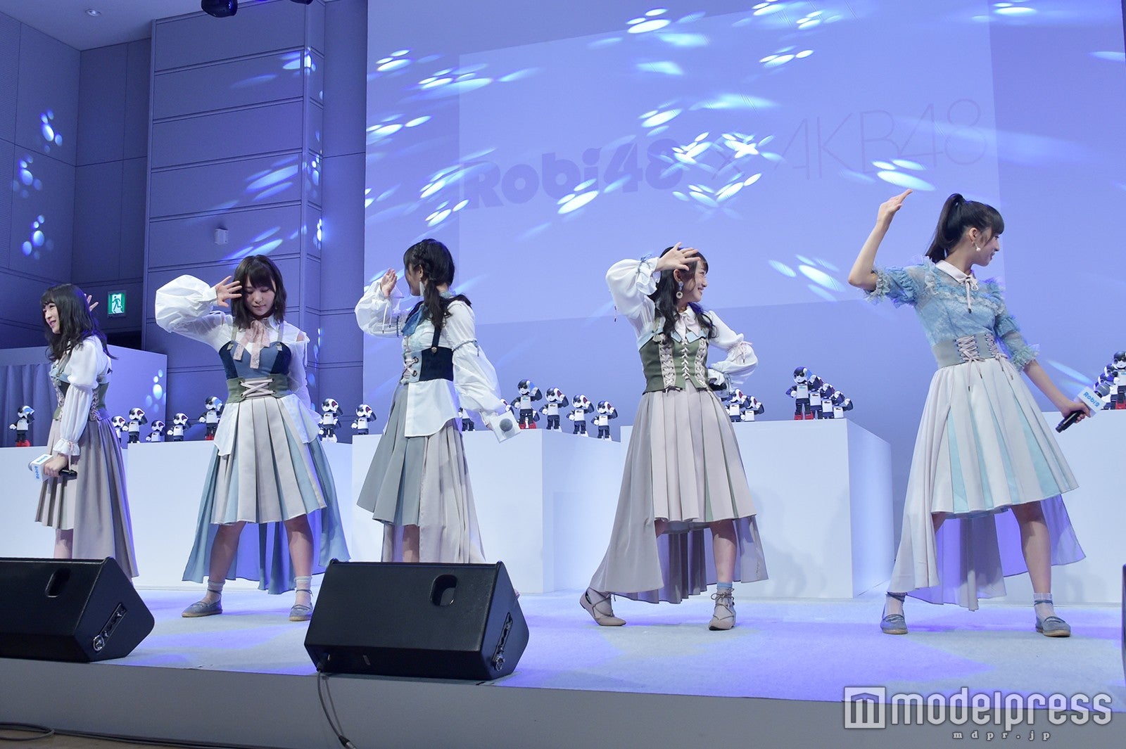 川本紗矢、高橋朱里、横山由依、向井地美音、小栗有以 （C）モデルプレス