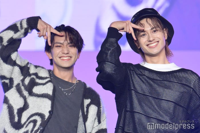 “Aぇポーズ”で沸かせた正門良規&小島健(C)モデルプレス