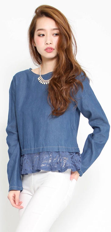 裾ラッセルレースライトデニムブラウス「salus」2,790円（税込）