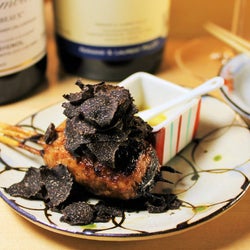 うまい焼鳥はワインがよく合う! 焼鳥の進化がとまらない、東京「新・焼鳥店」まとめ