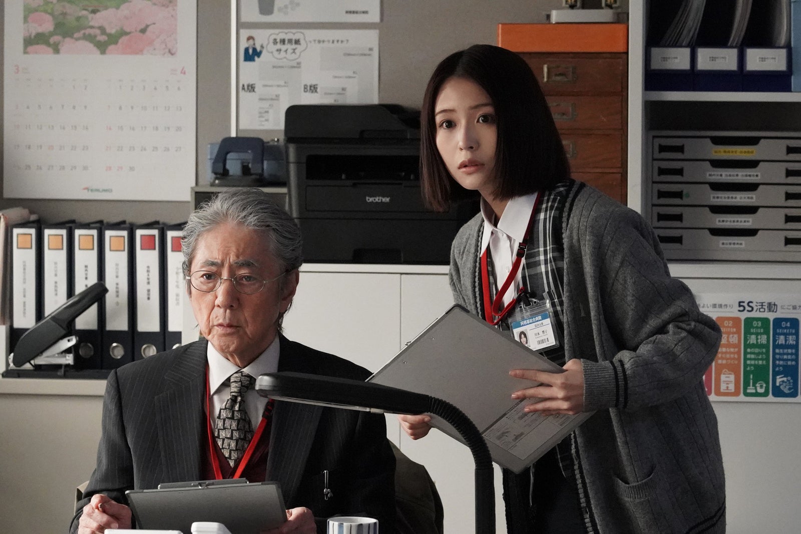 市村正親、長濱ねる「院内警察」第9話より（C）フジテレビ／共同テレビ