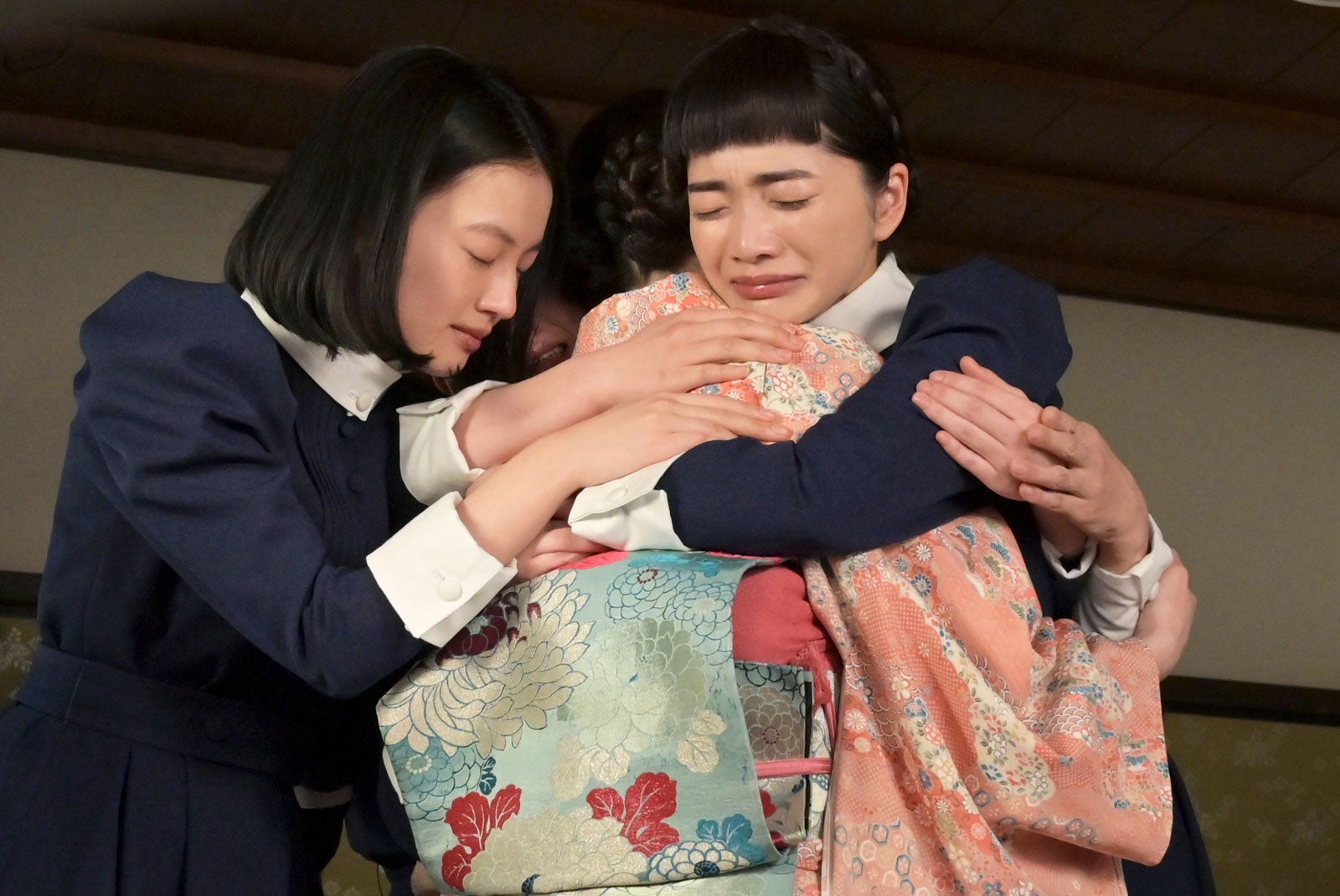 上坂樹里、見上愛「風、薫る」第47話（C）NHK